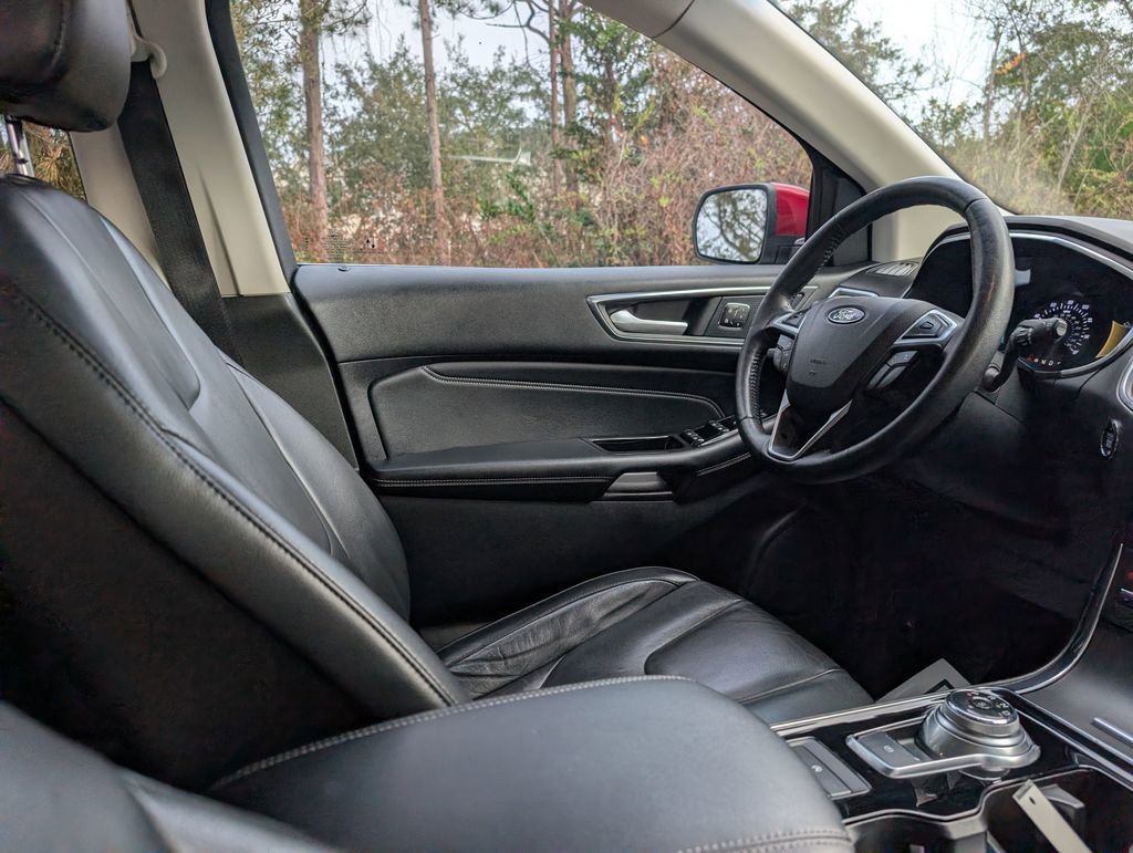Used 2020 Ford Edge Titanium FWD image 12