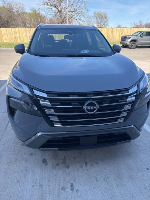 Used 2025 Nissan Rogue SL image 2