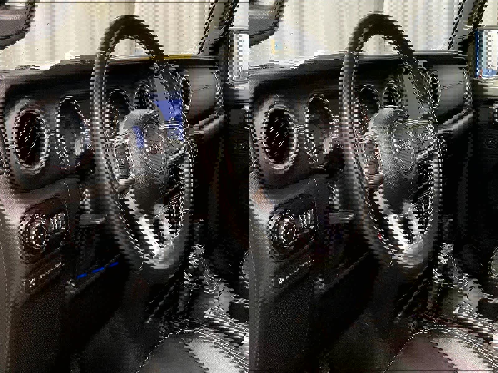 Used 2022 Jeep Wrangler Unlimited Sahara w/ Cold Weather Group image 8