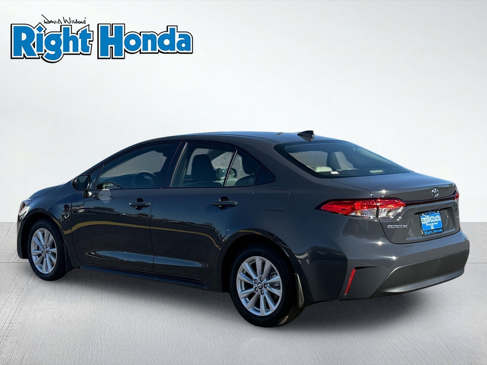 Used 2027 Toyota Corolla LE w/ LE Premium Package FWD image 4