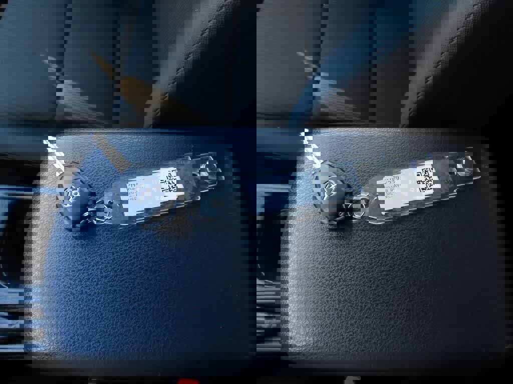 Used 2018 Toyota RAV4 LE image 25