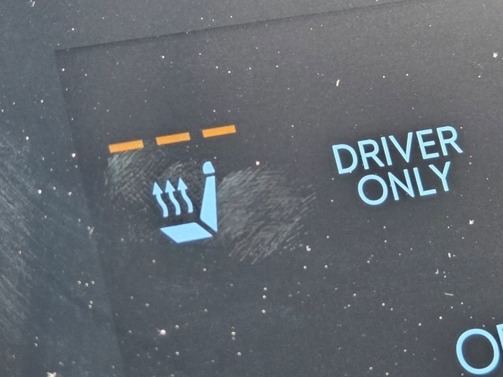 Used 2025 Hyundai Santa Fe SEL FWD image 9