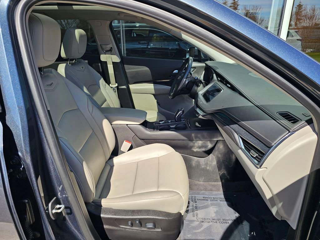 Used 2019 Cadillac XT4 Premium Luxury w/ Cold Weather Package image 11