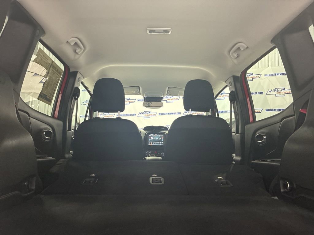 Used 2023 Jeep Renegade Latitude AWD/4WD image 41