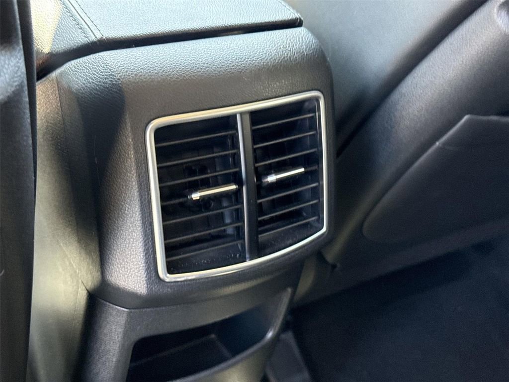 Used 2025 Kia Sportage EX image 19