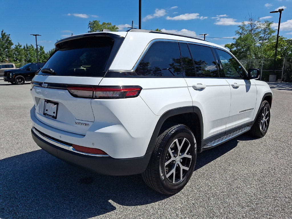 Used 2025 Jeep Grand Cherokee Limited AWD/4WD image 10
