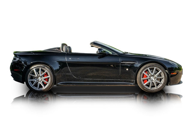Used 2015 Aston Martin V8 Vantage GT RWD image 2