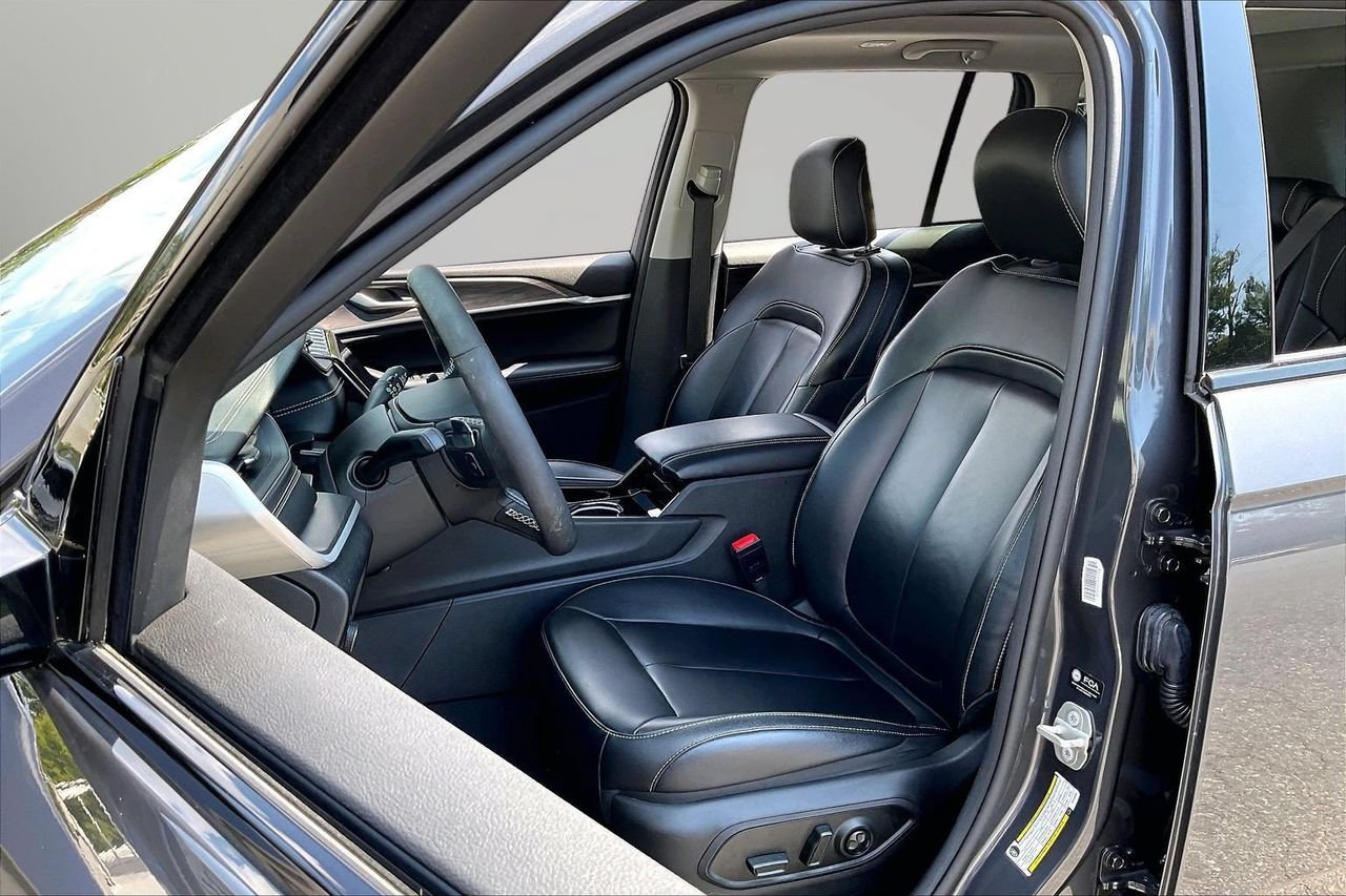 Certified 2023 Jeep Grand Cherokee Limited w/ Black Appearance Package AWD/4WD image 22