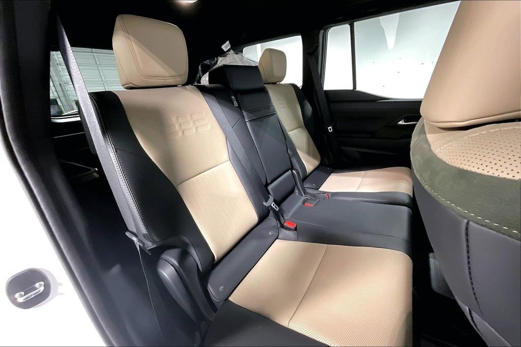 Used 2025 Lexus GX 550 image 35