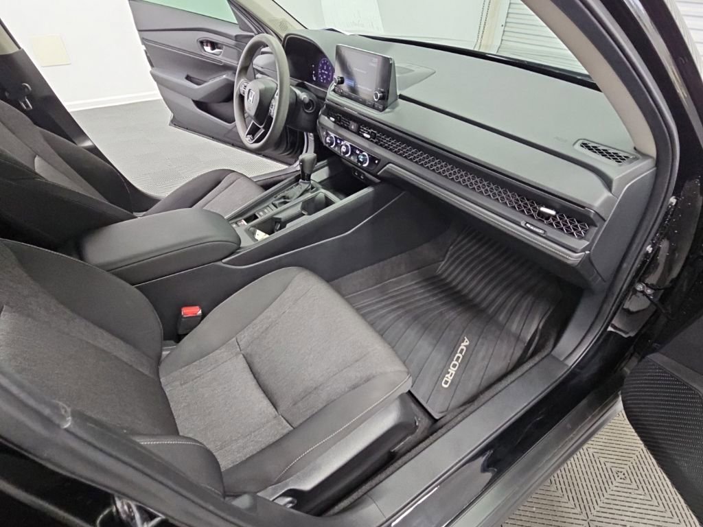 Used 2025 Honda Accord SE image 34