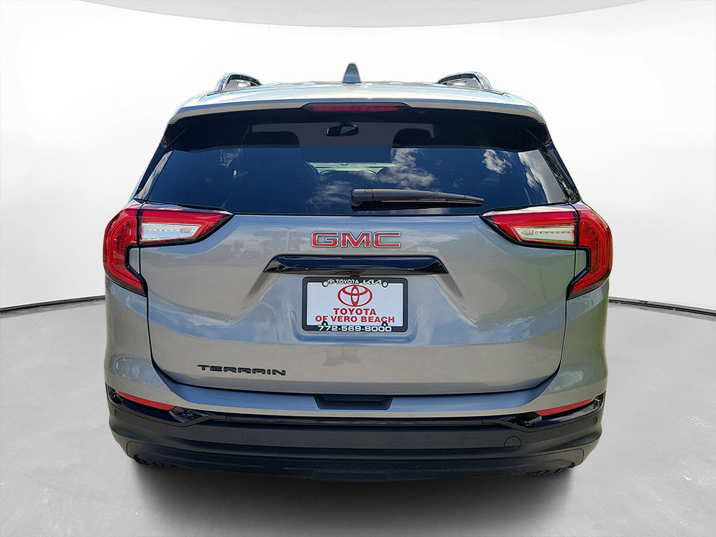 Used 2024 GMC Terrain SLE w/ Driver Convenience Package FWD image 5