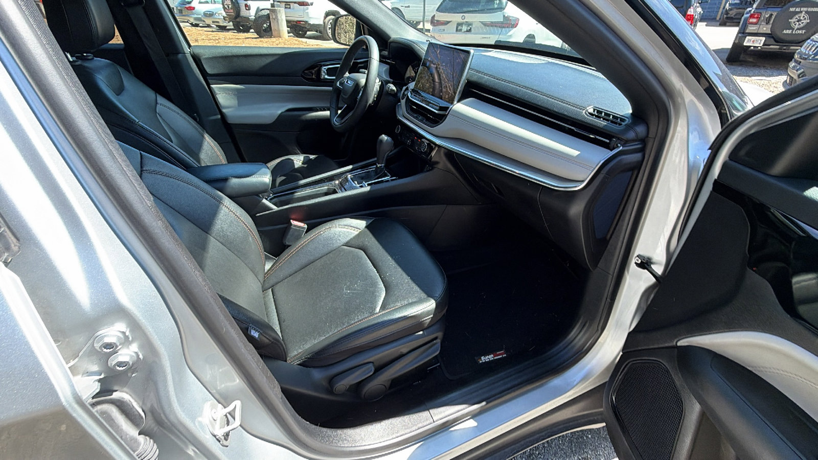 Used 2024 Jeep Compass Limited image 19