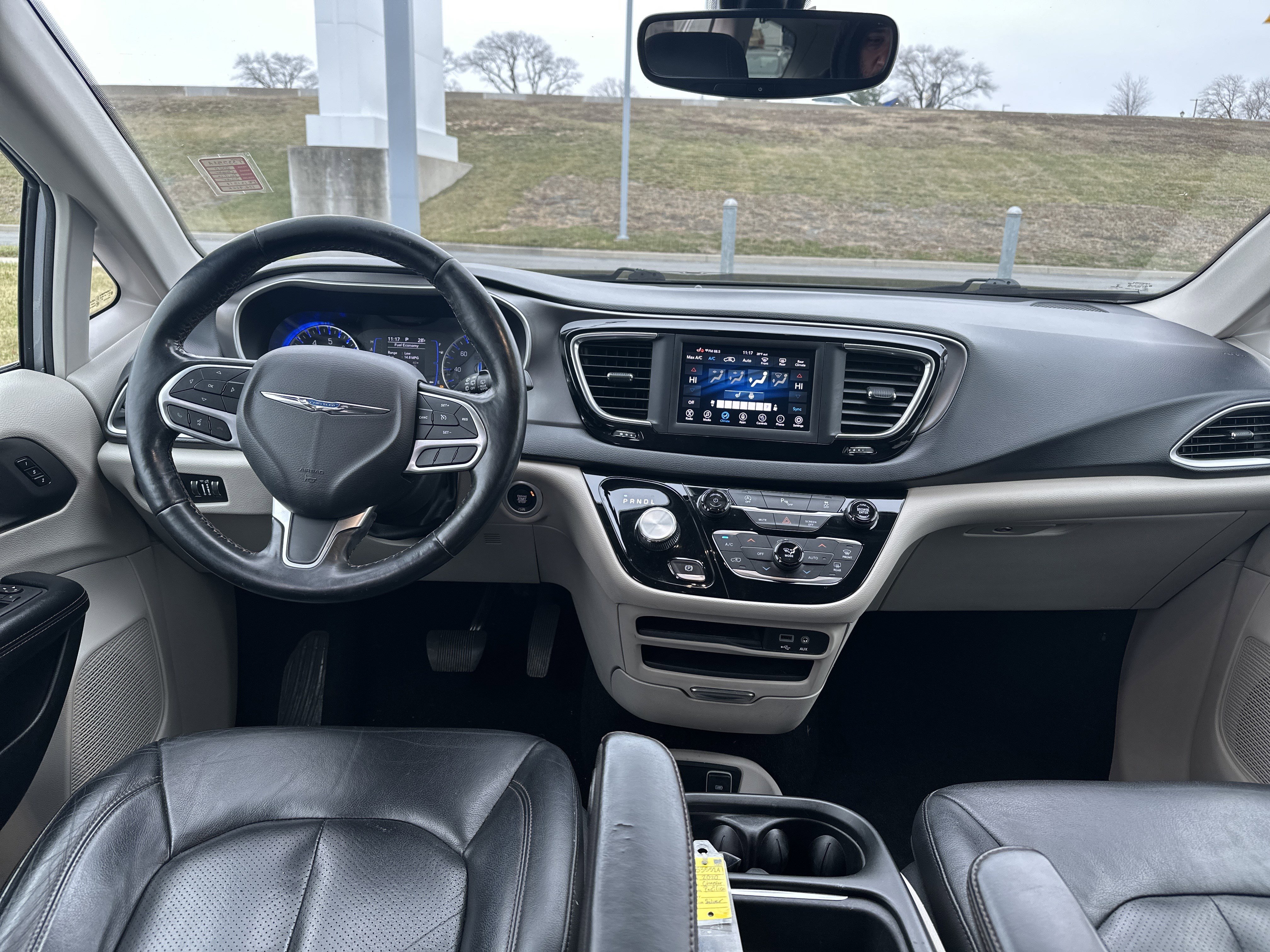 Used 2020 Chrysler Pacifica Touring-L image 29