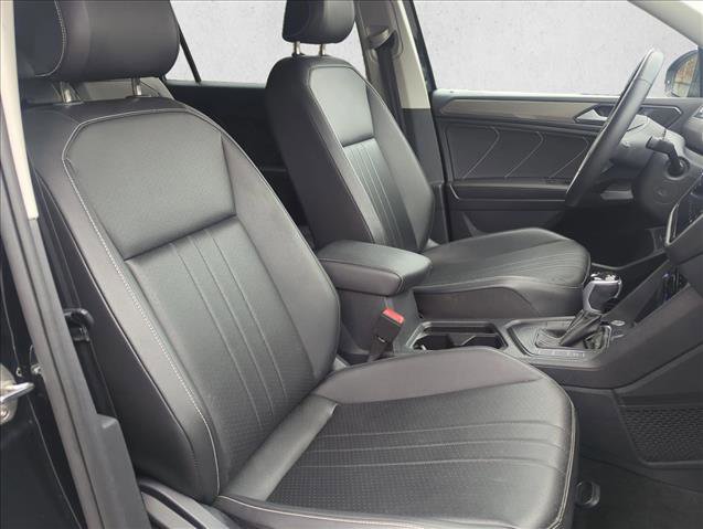 Used 2024 Volkswagen Tiguan SE image 27