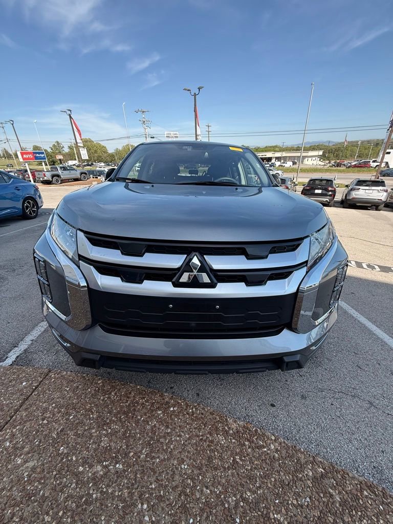 Used 2025 Mitsubishi Outlander Sport SE image 2