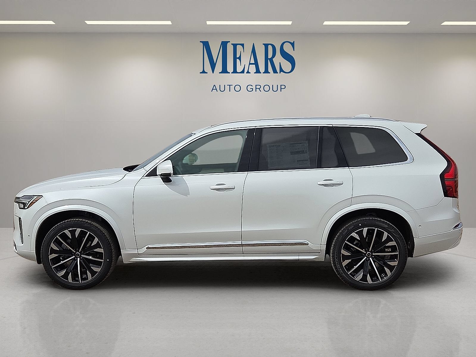 New 2026 Volvo XC90 B6 Ultra w/ Protection Package AWD/4WD image 2