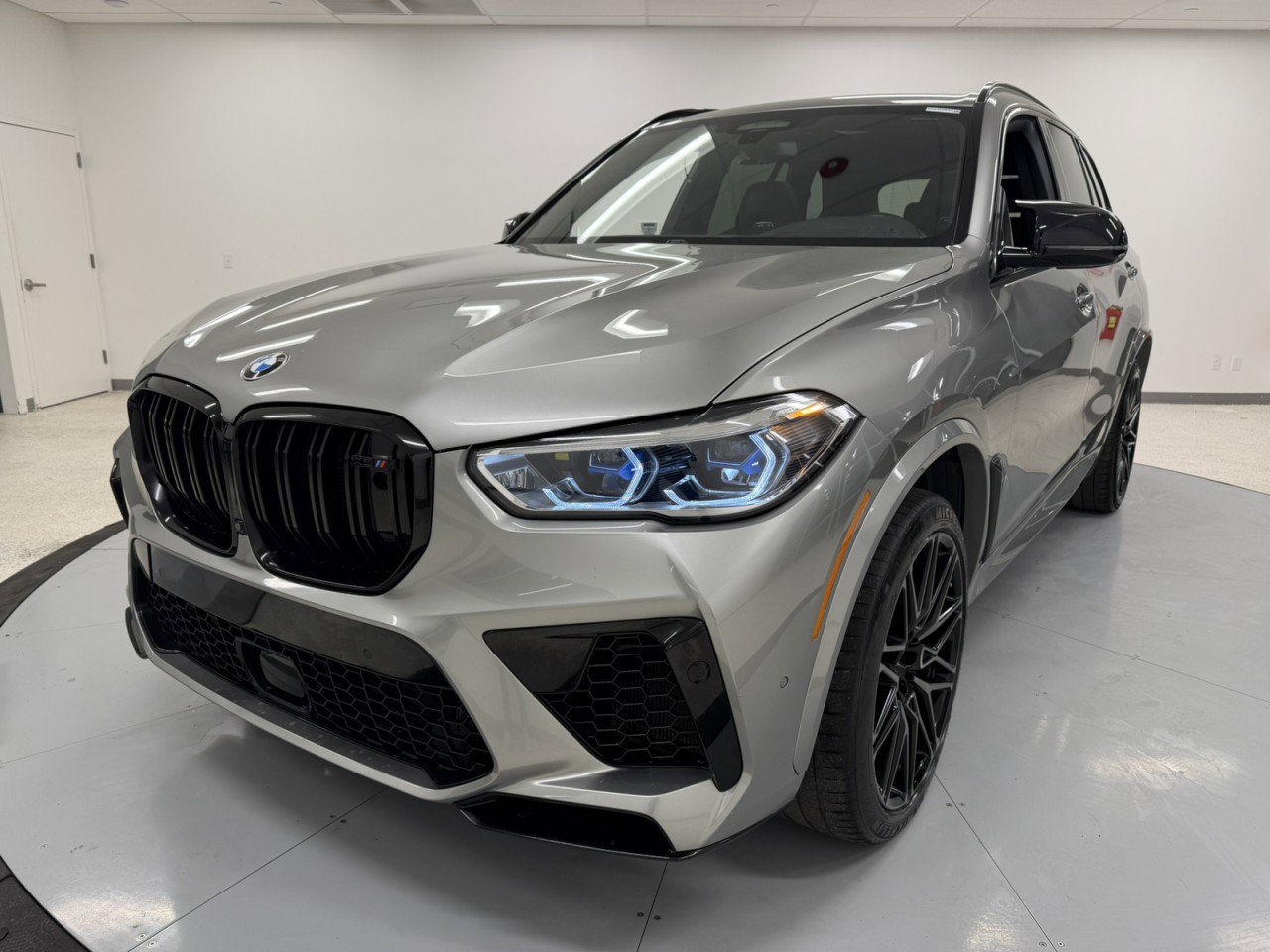 Used 2020 BMW X5 M Competition w/ Executive Package image 3