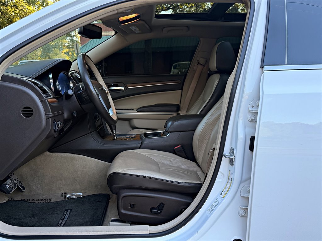 Used 2013 Chrysler 300 C Luxury Series RWD image 9