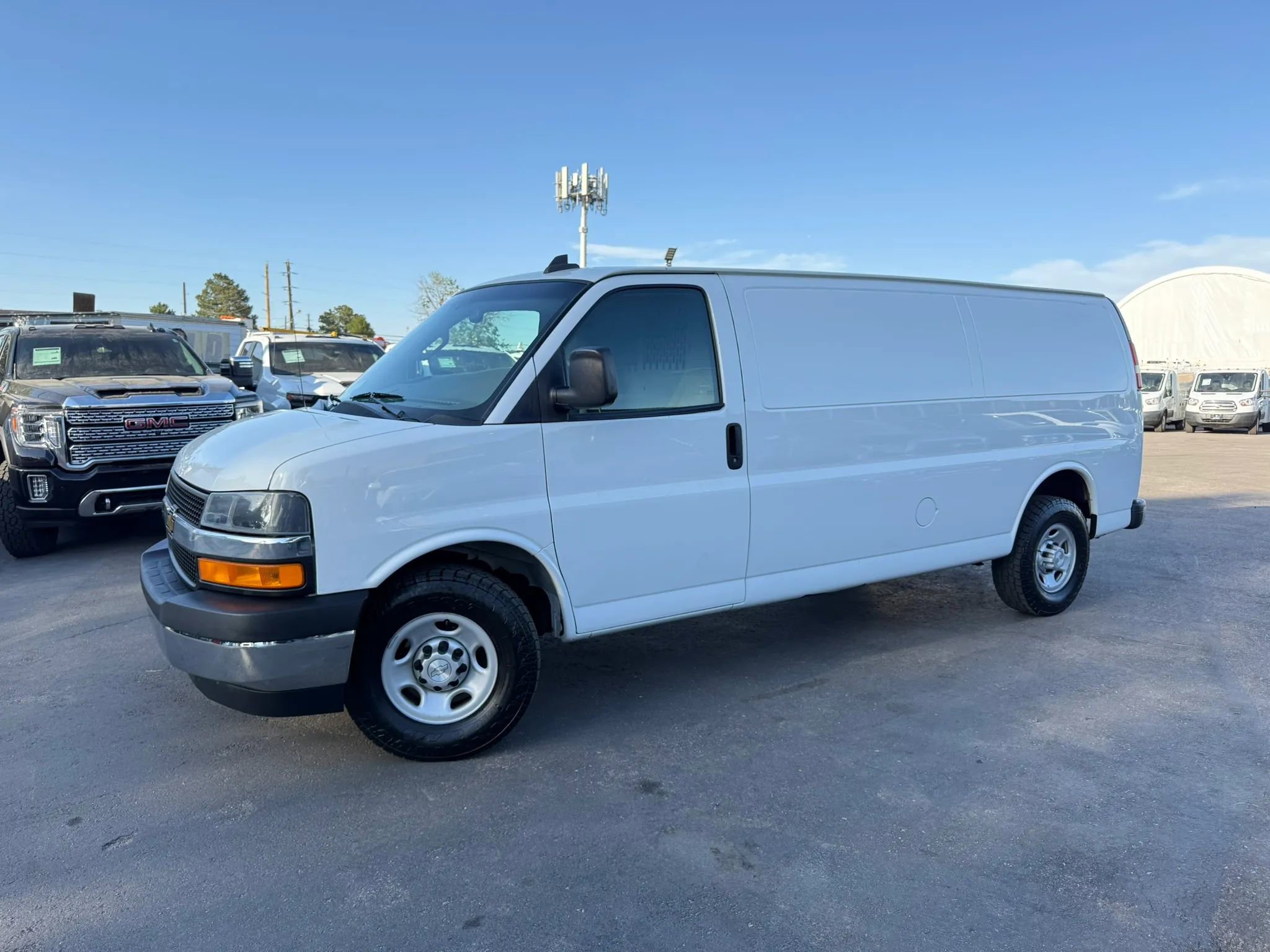 Used 2018 Chevrolet Express 3500 Extended w/ Driver Convenience Package RWD image 2