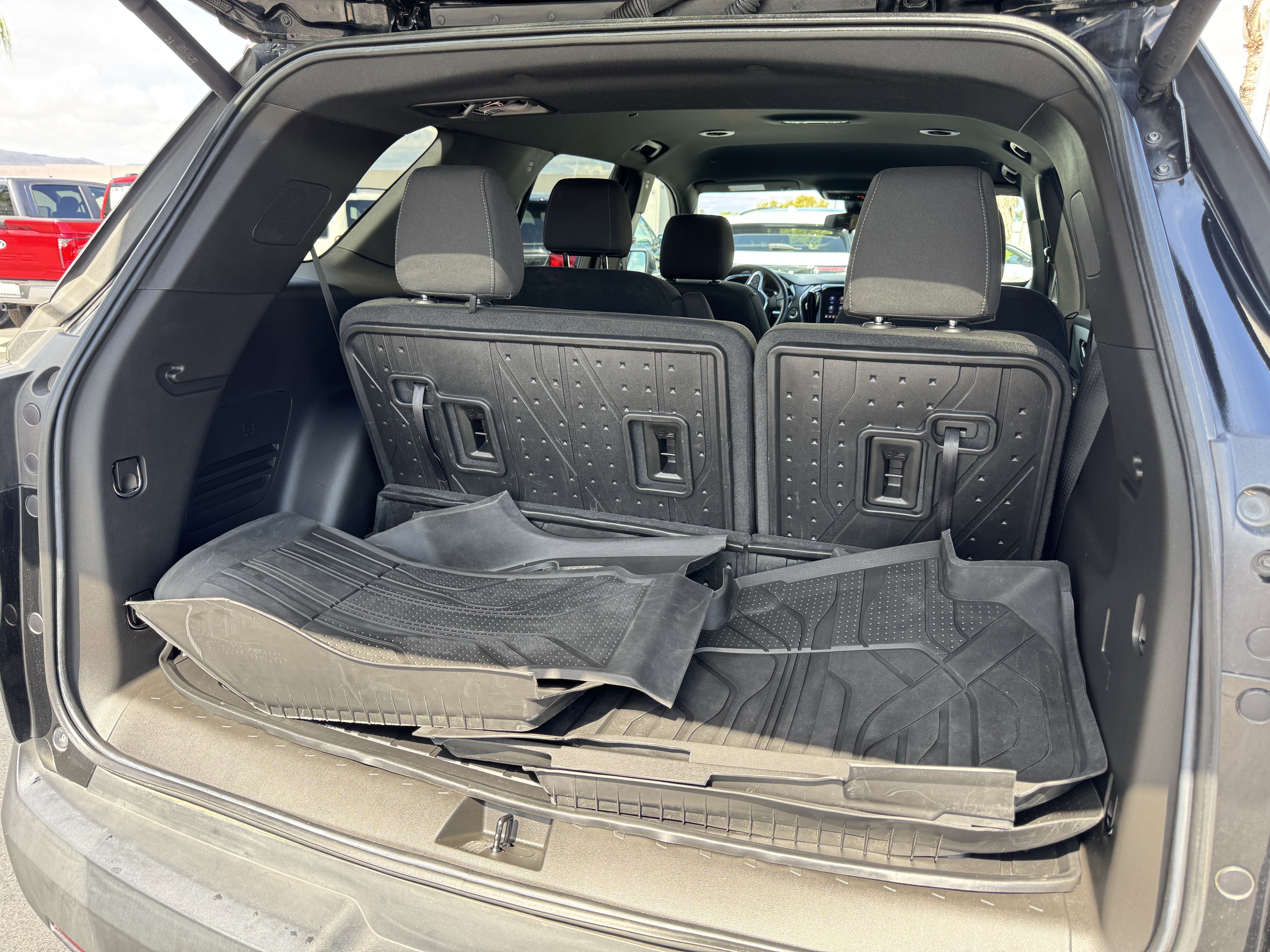 Used 2023 Chevrolet Traverse LT image 39