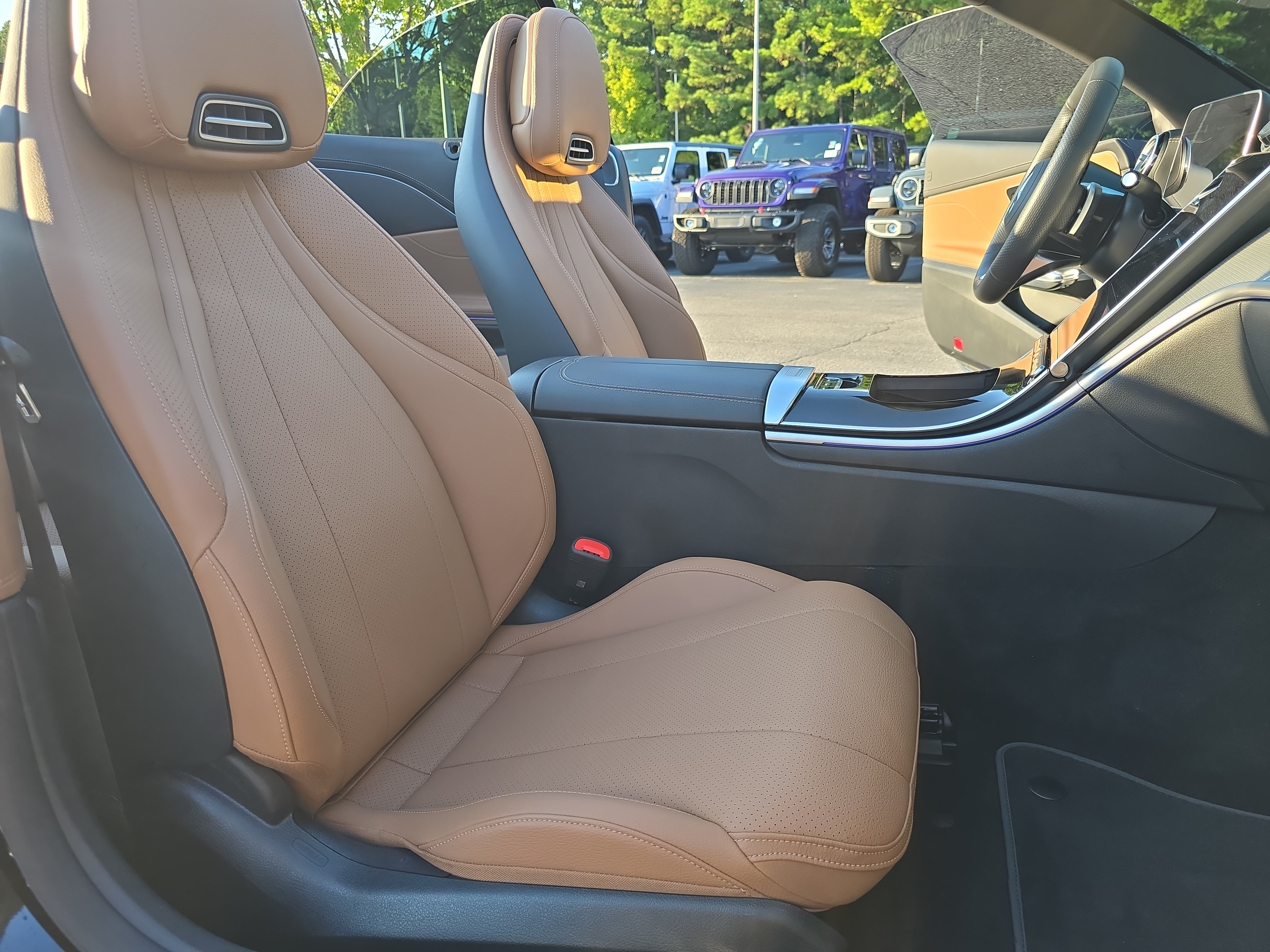 Used 2024 Mercedes-Benz CLE 450 4MATIC Cabriolet image 10