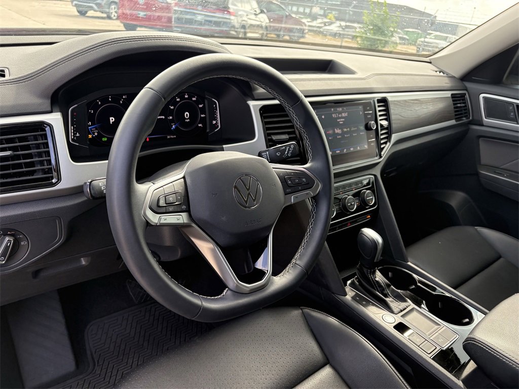 Used 2023 Volkswagen Atlas SE w/ Black Wheel Package image 14