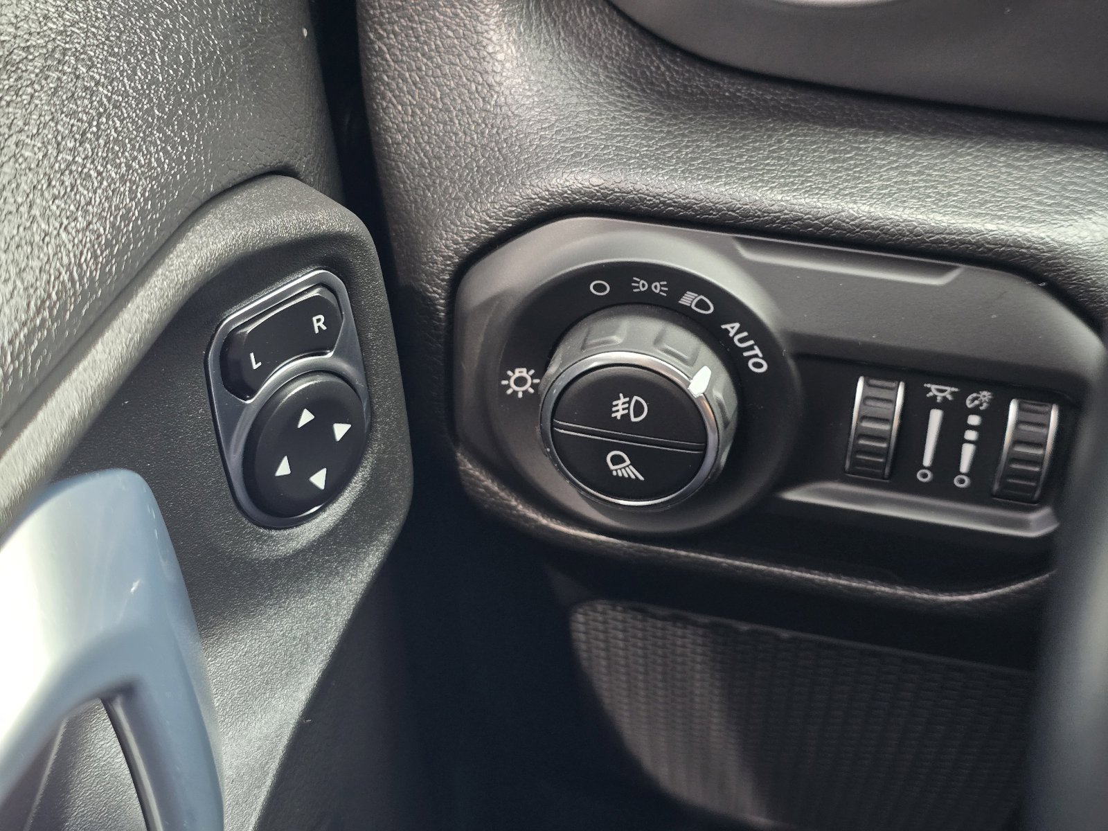 Used 2022 Jeep Gladiator Sport image 23