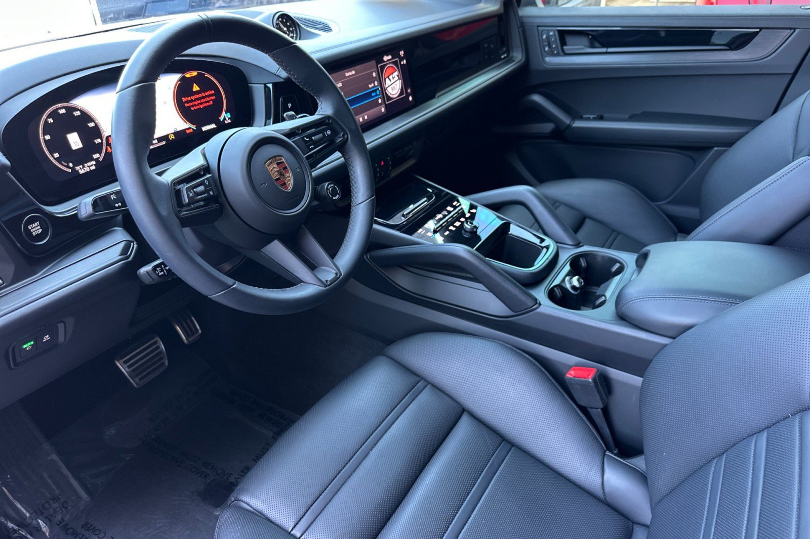Certified 2025 Porsche Cayenne GTS AWD/4WD image 4
