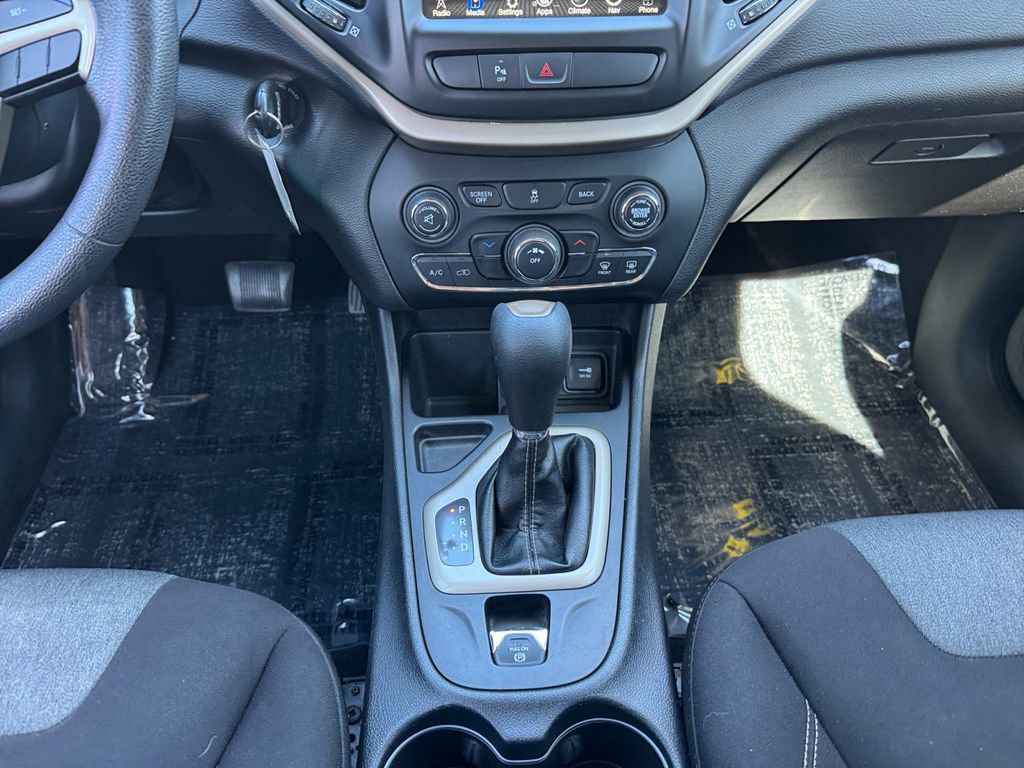 Used 2018 Jeep Cherokee Latitude image 11