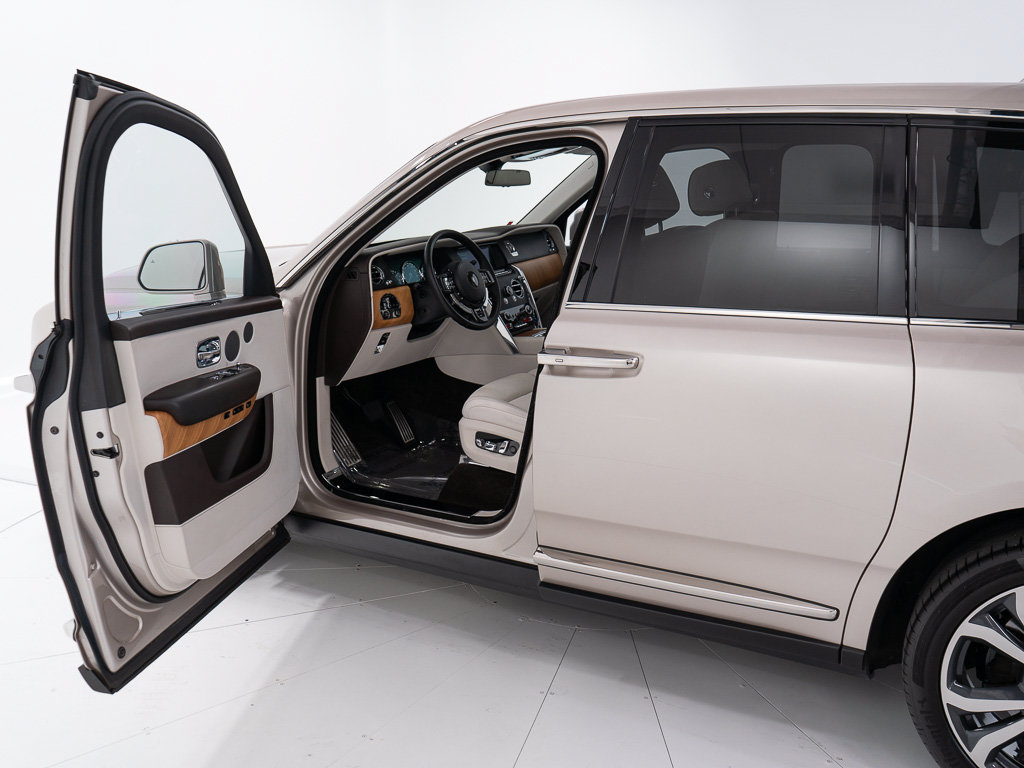 Certified 2019 Rolls-Royce Cullinan AWD/4WD image 10