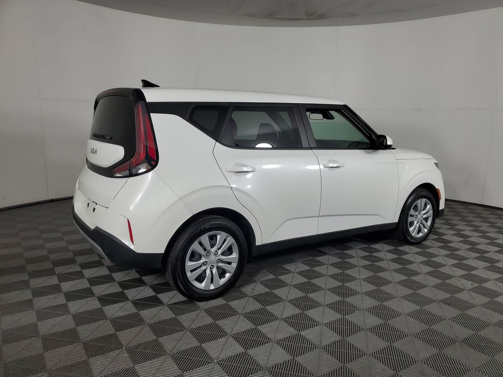 Used 2025 Kia Soul LX FWD image 4