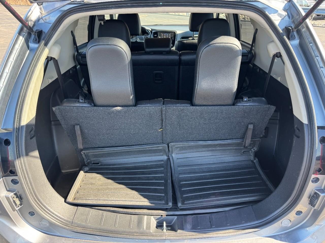 Used 2017 Mitsubishi Outlander SEL image 4