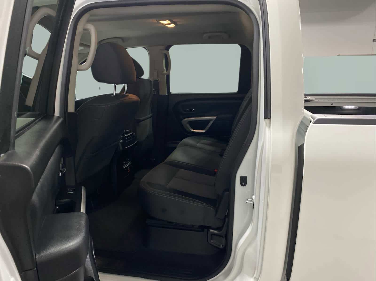 Used 2024 Nissan Titan SV w/ SV Convenience Package image 24