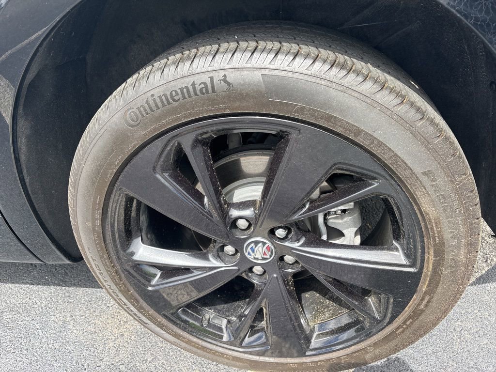 Used 2022 Buick Envision Essence w/ Sport Touring Package FWD image 11