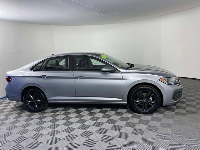 Used 2022 Volkswagen Jetta SE w/ Panoramic Sunroof Package image 10