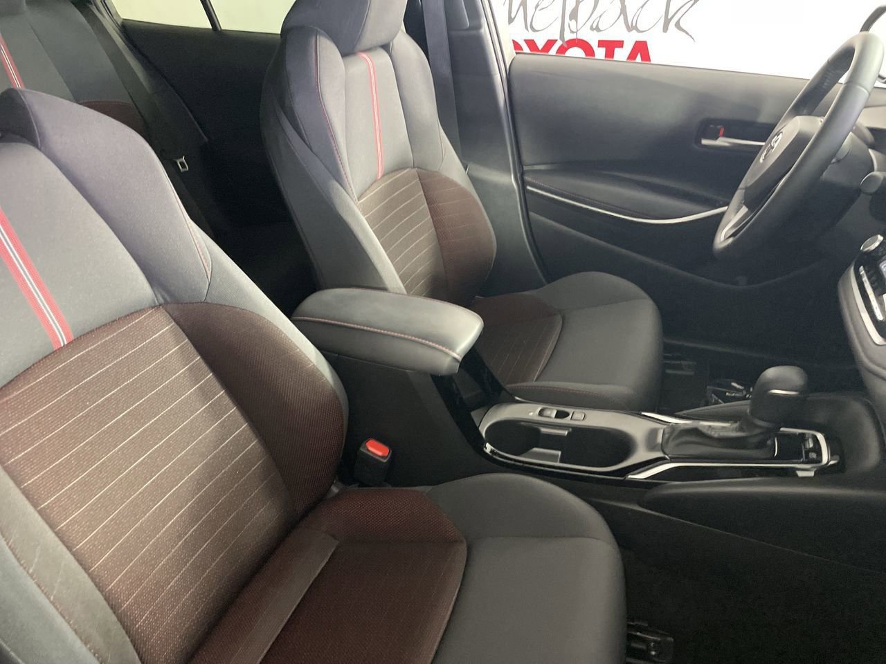 Used 2025 Toyota Corolla SE w/ Convenience Package image 26