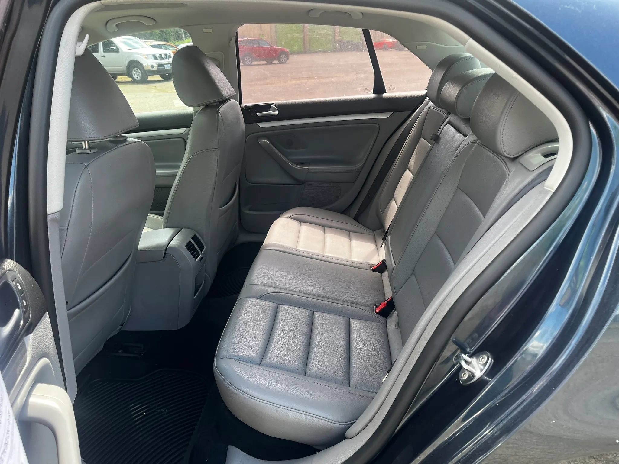 Used 2009 Volkswagen Jetta SE FWD image 11