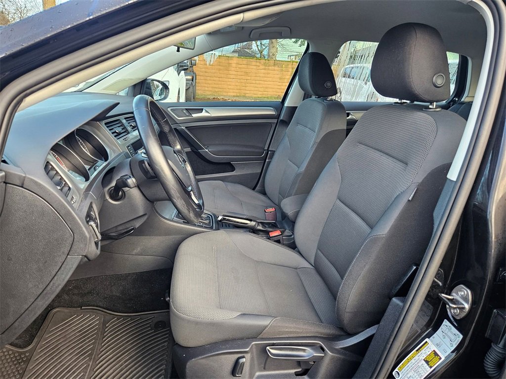 Used 2017 Volkswagen Golf 4-Door image 12