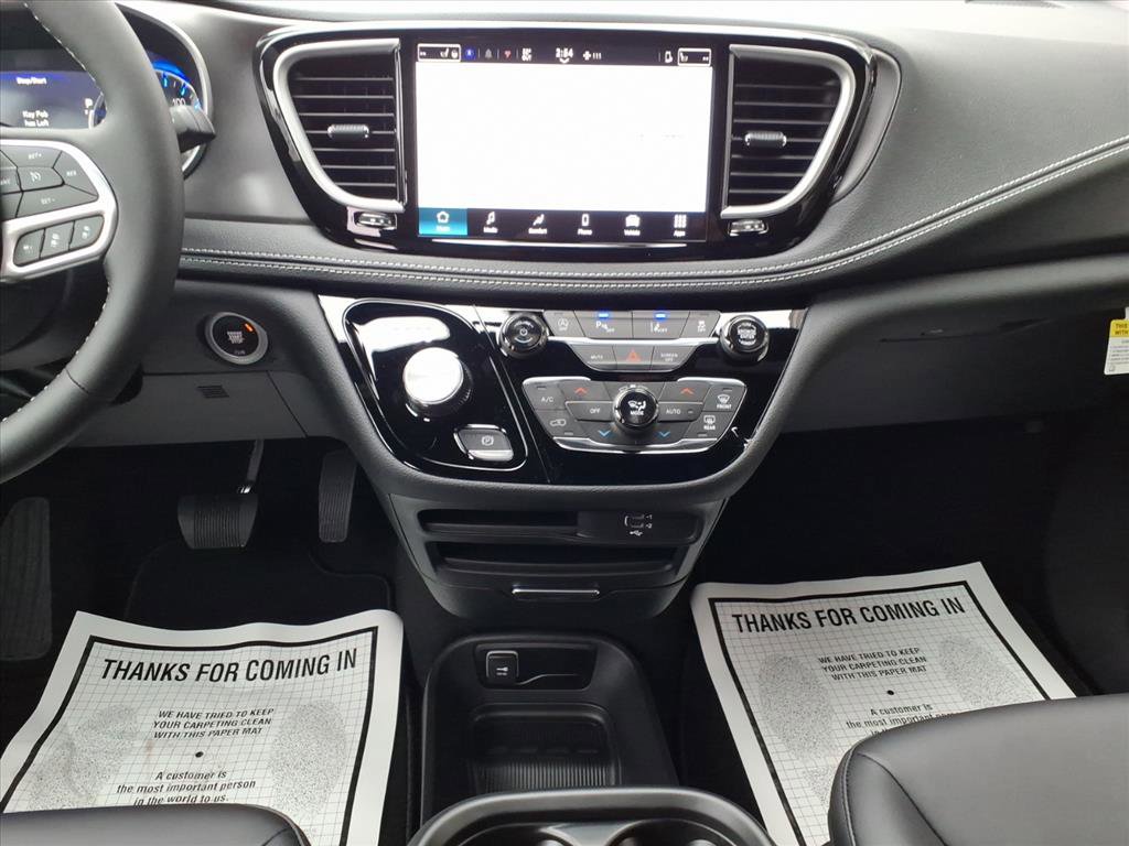 New 2026 Chrysler Pacifica Select image 9