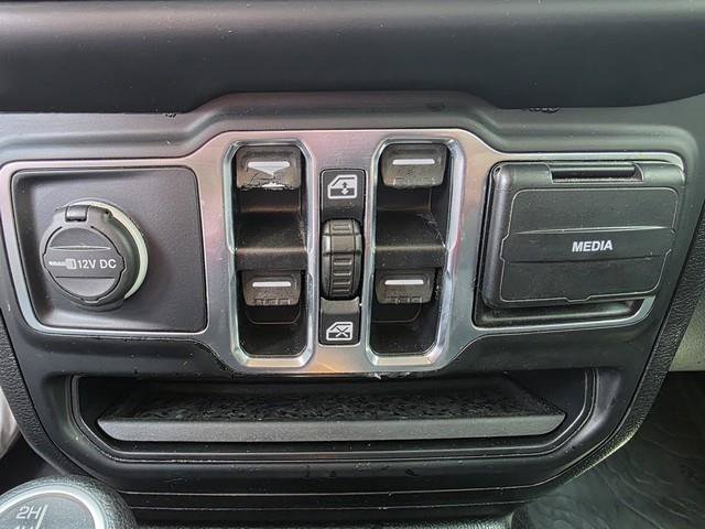 Used 2020 Jeep Wrangler Unlimited Sahara w/ Dual Top Group AWD/4WD image 19