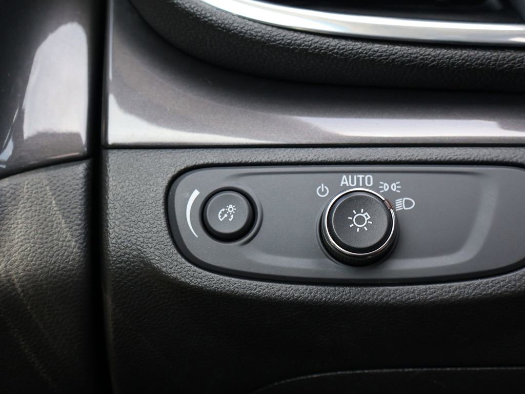 Used 2020 Buick Encore Preferred w/ Safety Package FWD image 34