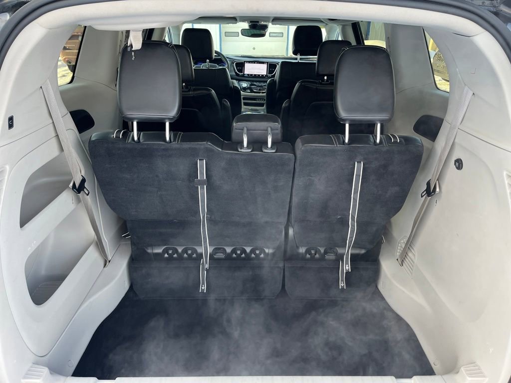 Used 2023 Chrysler Pacifica Touring-L image 37