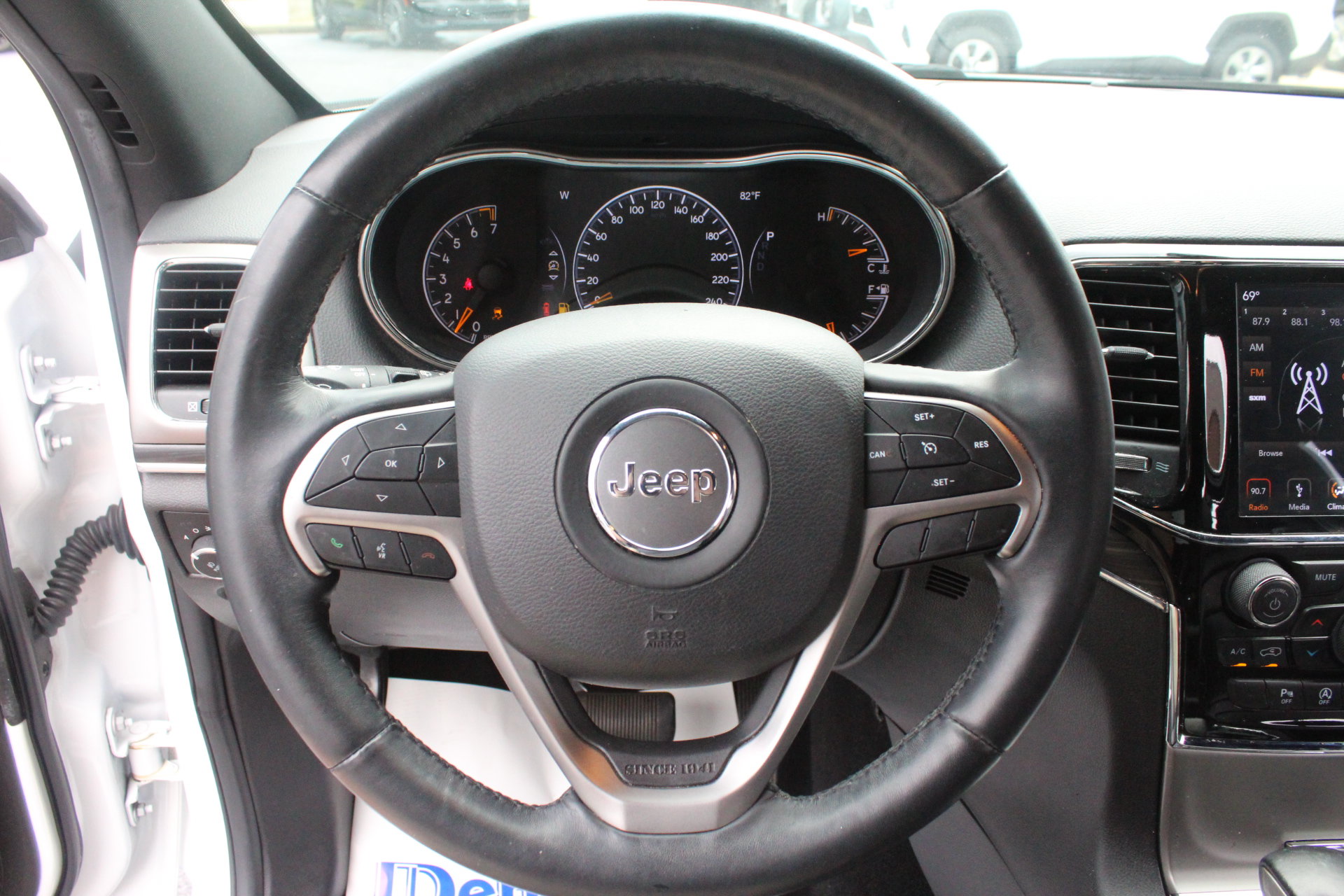Used 2019 Jeep Grand Cherokee Limited AWD/4WD image 15