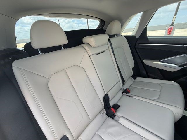 Used 2020 Audi Q3 2.0T Premium w/ Convenience Package AWD/4WD image 17