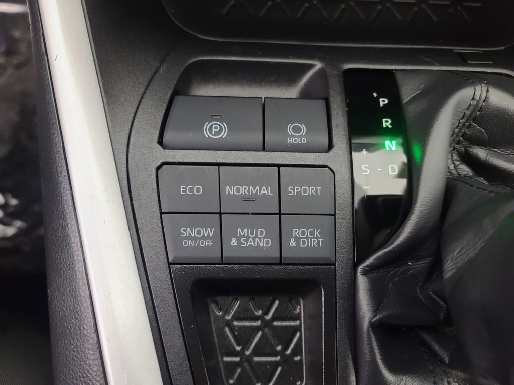 Used 2025 Toyota RAV4 XLE image 36