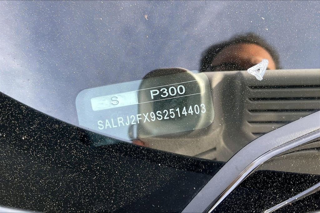 Certified 2025 Land Rover Discovery S image 24