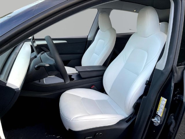 Used 2024 Tesla Model Y Long Range RWD image 21