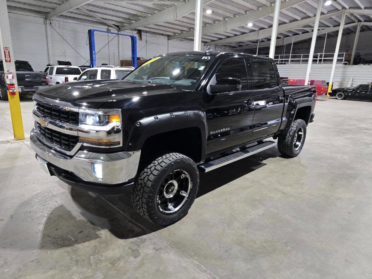 Used 2018 Chevrolet Silverado 1500 LT w/ All Star Edition image 2