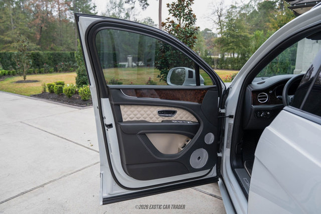 Used 2022 Bentley Bentayga Speed image 40