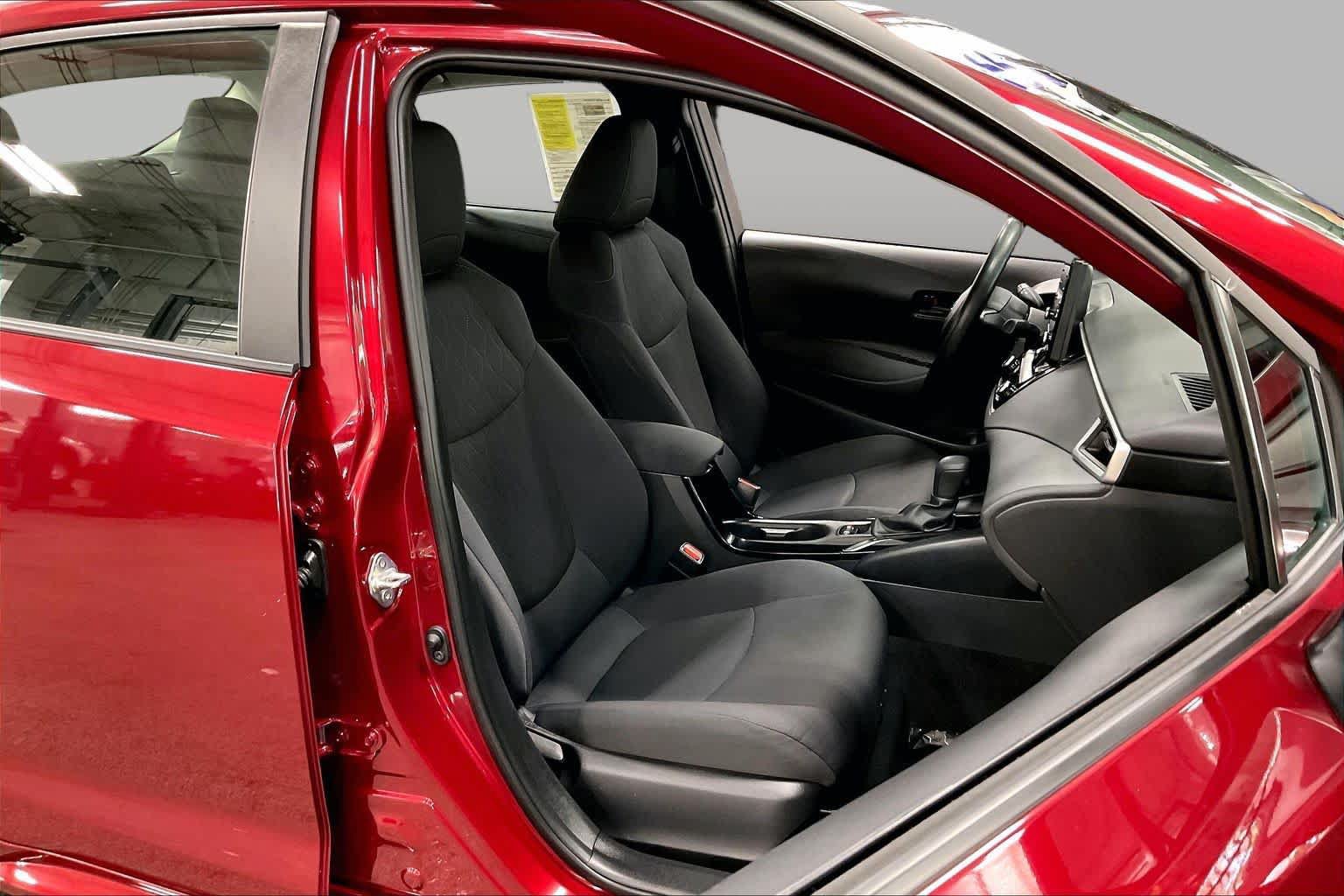 Used 2022 Toyota Corolla LE FWD image 9